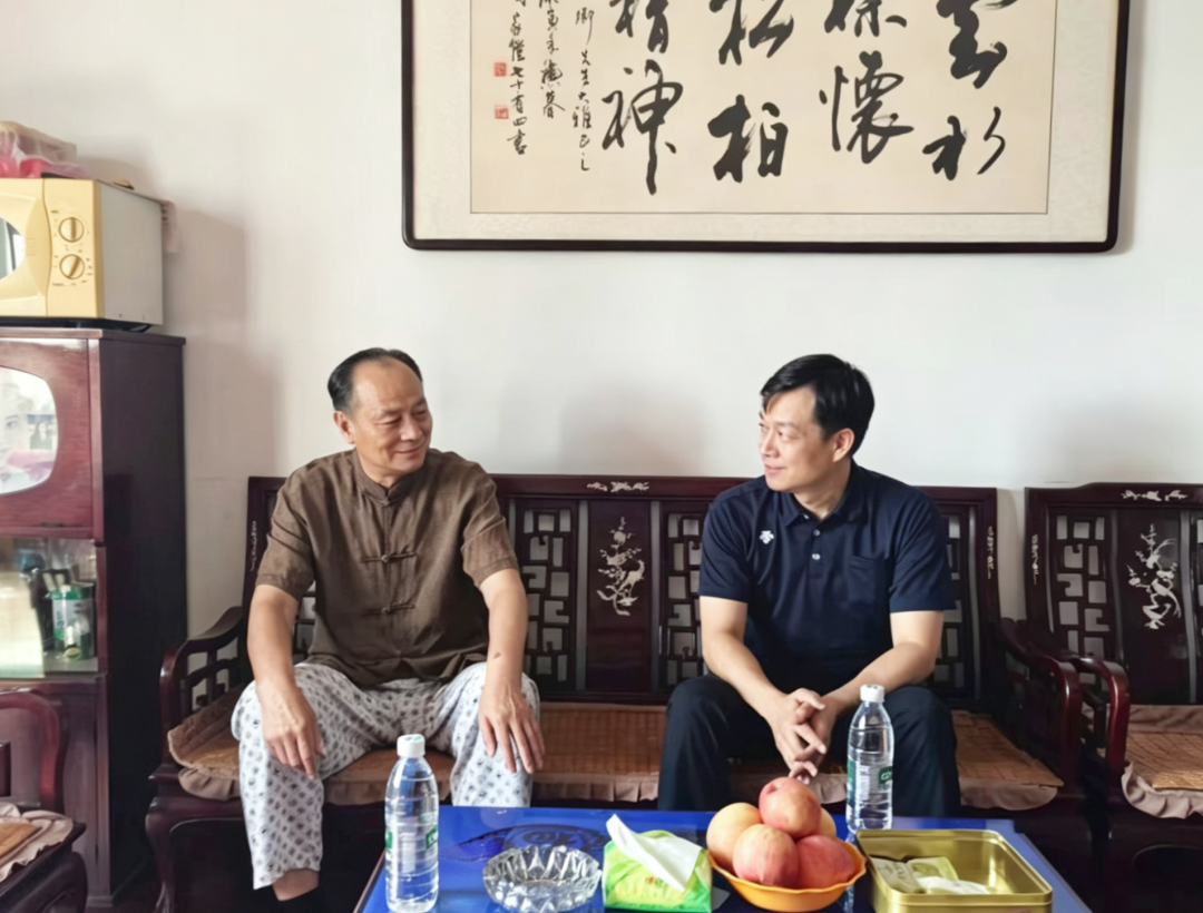 鄂州市检察院走访慰问退休老干部